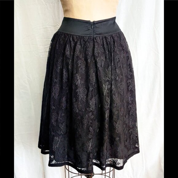 EUC DKNY Donna Karen Black Silk & Lace Knee-Length Full Skirt – 6 Small - Picture 3 of 5